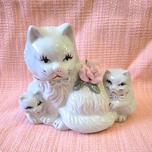 Vintage Beautiful Porcelain Persian Cat Mama with Kittens